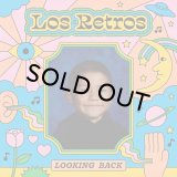 LOS RETROS/LOOKING BACK